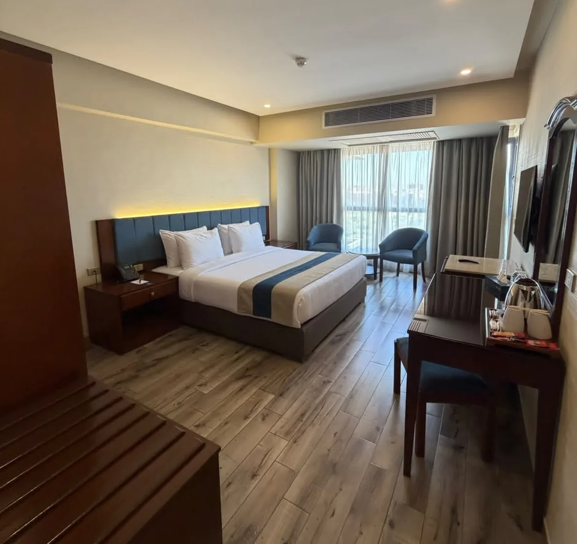 Deluxe Pyramids View Room - King Bed