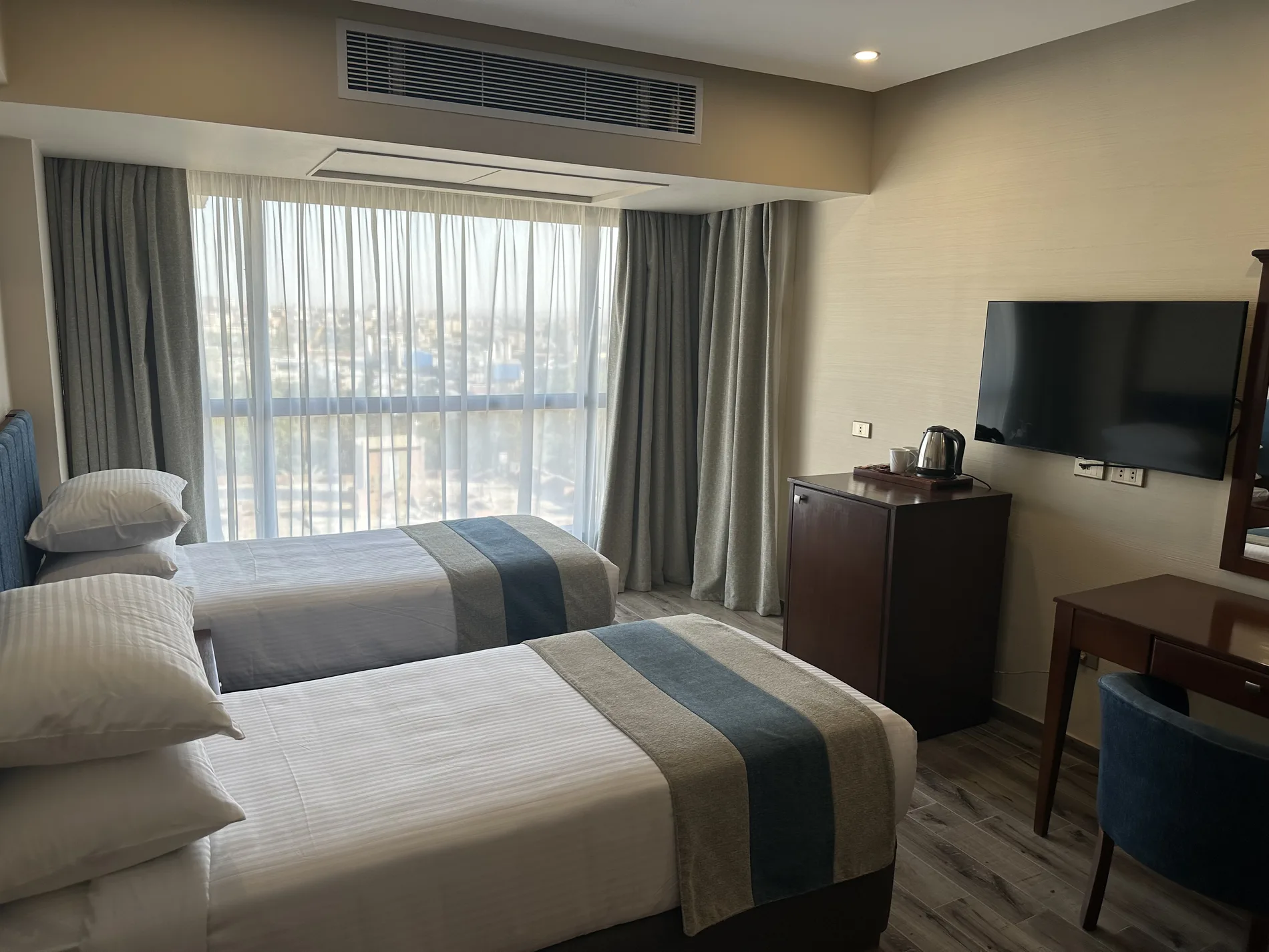 Superior City View Room - Twin Beds